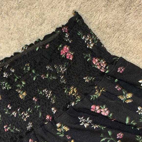 Black flowered shorts — sketchy and comfy — size L - Picture 2 of 2
